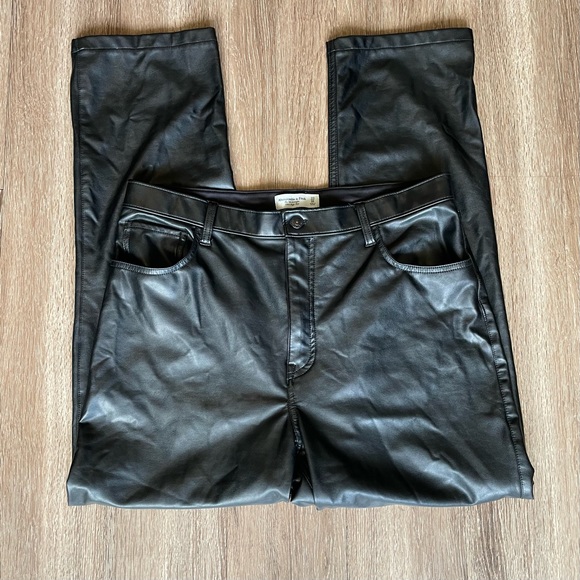 Abercrombie & Fitch The 90s Straight Ultra High Rise Black Faux Leather Pants 16 - Picture 9 of 16